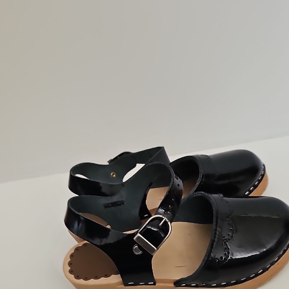 Girls Hanna Andersson Black Patent Leather Mary Jane Clogs Shoe. Size 35 - Picture 4 of 11